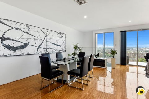 BENGALEE EXECUTIVE TOWNHOUSE- MODERN & STYLISH - Kempsey Accommodation 13