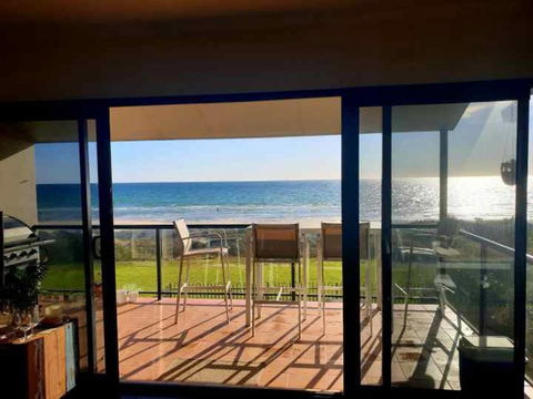 Luxurious 3 Bedroom Beachfront - Panoramic Views - Kempsey Accommodation 3
