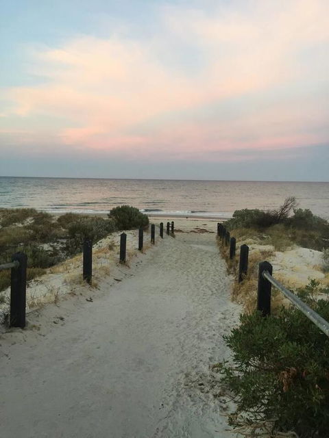 Luxurious 3 Bedroom Beachfront - Panoramic Views - Kempsey Accommodation 12