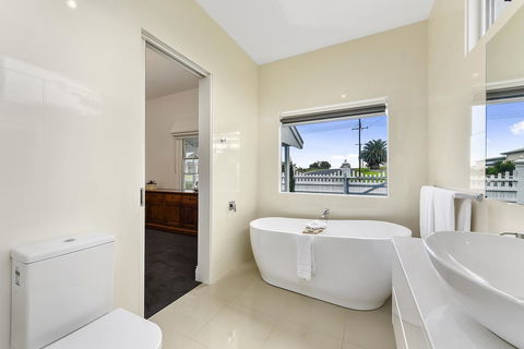 Railway Cottage In Beachport - Kempsey Accommodation 3