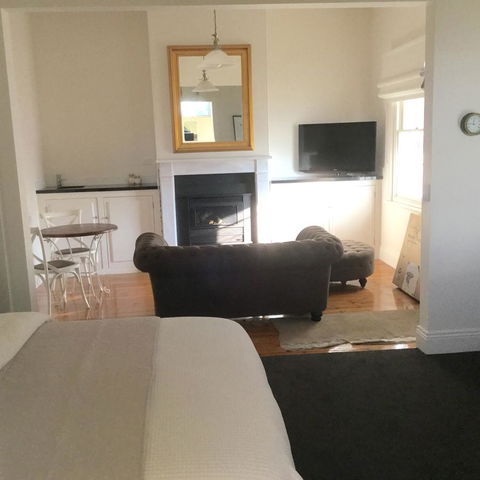 Railway Cottage In Beachport - Kempsey Accommodation 15
