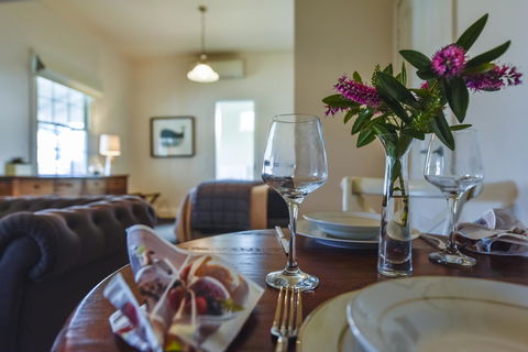 Railway Cottage In Beachport - Kempsey Accommodation 5