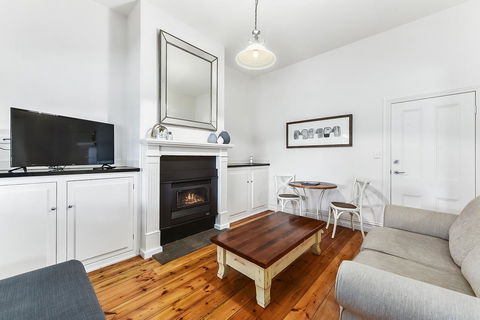 Railway Cottage In Beachport - Kempsey Accommodation 1
