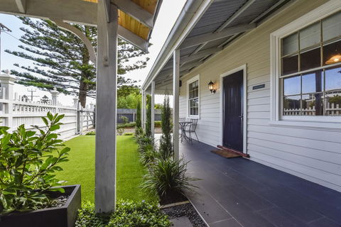 Railway Cottage In Beachport - Kempsey Accommodation 11