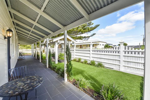 Railway Cottage In Beachport - Kempsey Accommodation 6