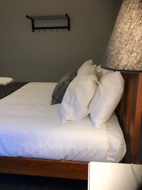 Cornwall Hotel - Kempsey Accommodation 9
