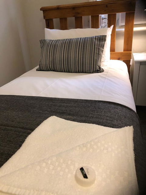 Cornwall Hotel - Kempsey Accommodation 11