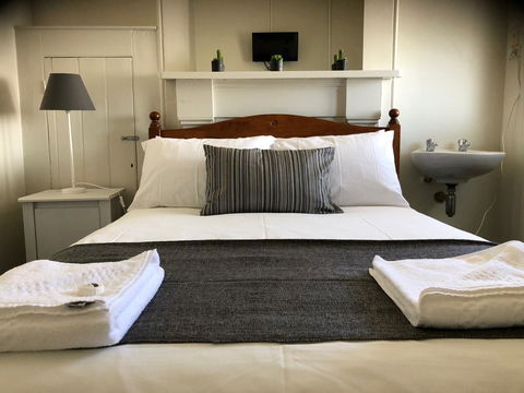 Cornwall Hotel - Kempsey Accommodation 0