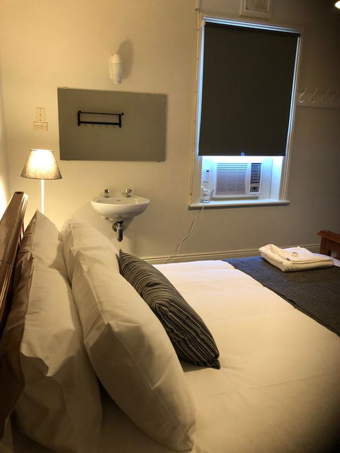 Cornwall Hotel - Kempsey Accommodation 5