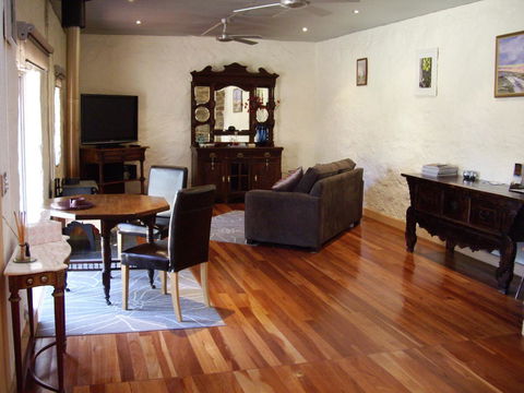 1860 Wine Country Cottages - Kempsey Accommodation 16