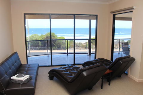 The Lighthouse - Beachfront Accommodation - Kempsey Accommodation 5