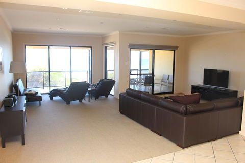 The Lighthouse - Beachfront Accommodation - Kempsey Accommodation 2