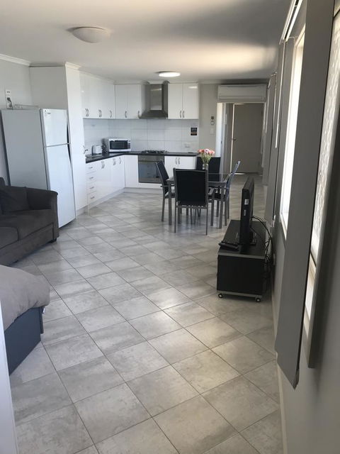 Beachside & Jetty View Apartment 6 - Captain\'s Apt - Kempsey Accommodation 4