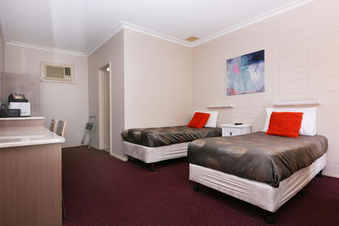 Motel Poinsettia - Kempsey Accommodation 5