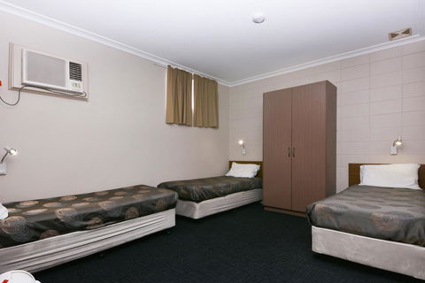 Motel Poinsettia - Kempsey Accommodation 23