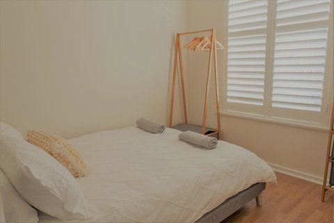 Henley Beach South, Amazing Views, Huge Private Balcony! - Kempsey Accommodation 4