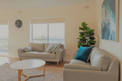 Henley Beach South, Amazing Views, Huge Private Balcony! - Kempsey Accommodation 3