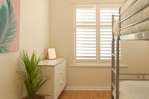 Henley Beach South, Amazing Views, Huge Private Balcony! - Kempsey Accommodation 7