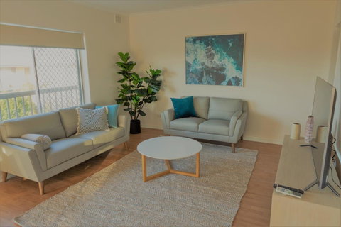 Henley Beach South, Amazing Views, Huge Private Balcony! - Kempsey Accommodation 18