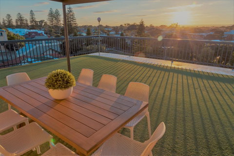 Henley Beach South, Amazing Views, Huge Private Balcony! - Kempsey Accommodation 0