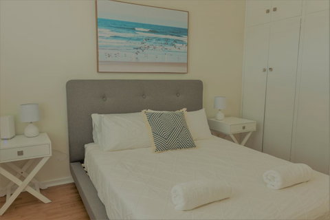 Henley Beach South, Amazing Views, Huge Private Balcony! - Kempsey Accommodation 11