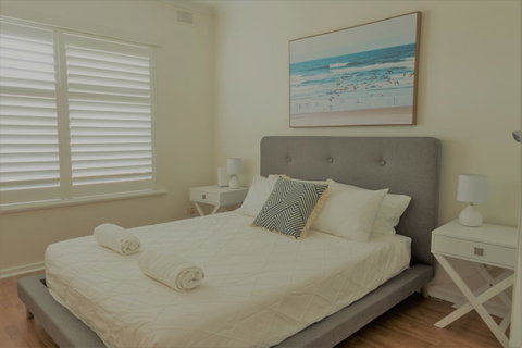 Henley Beach South, Amazing Views, Huge Private Balcony! - Kempsey Accommodation 1