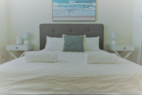 Henley Beach South, Amazing Views, Huge Private Balcony! - Kempsey Accommodation 6