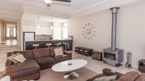 Golfers Paradise (18th Tee) - 52 Huntingdale Drive - Kempsey Accommodation 18