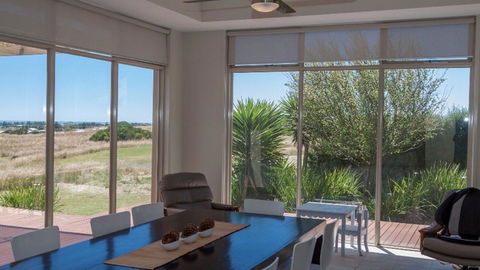 Golfers Paradise (18th Tee) - 52 Huntingdale Drive - Kempsey Accommodation 6
