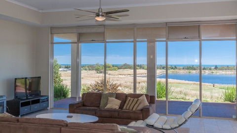Golfers Paradise (18th Tee) - 52 Huntingdale Drive - Kempsey Accommodation 15