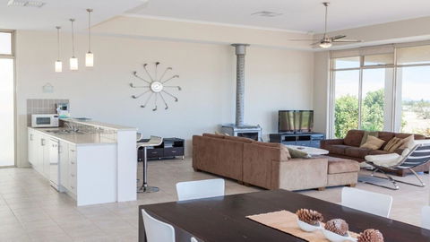 Golfers Paradise (18th Tee) - 52 Huntingdale Drive - Kempsey Accommodation 9