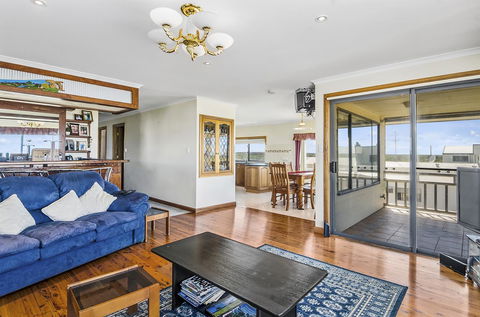 Rocks Retreat House With Sea Views - Kempsey Accommodation 0