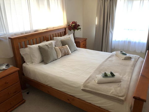 Rocks Retreat House With Sea Views - Kempsey Accommodation 2