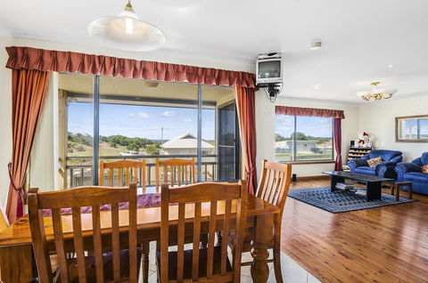 Rocks Retreat House With Sea Views - Kempsey Accommodation 14