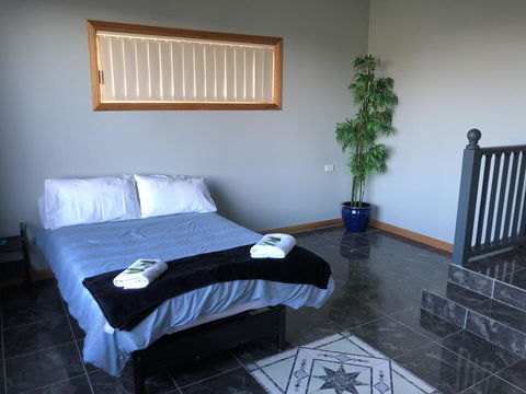 Rocks Retreat House With Sea Views - Kempsey Accommodation 4