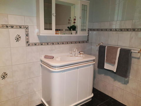 Rocks Retreat House With Sea Views - Kempsey Accommodation 15