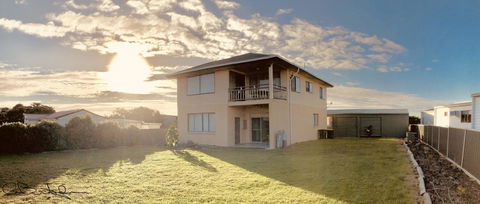 Rocks Retreat House With Sea Views - Kempsey Accommodation 5