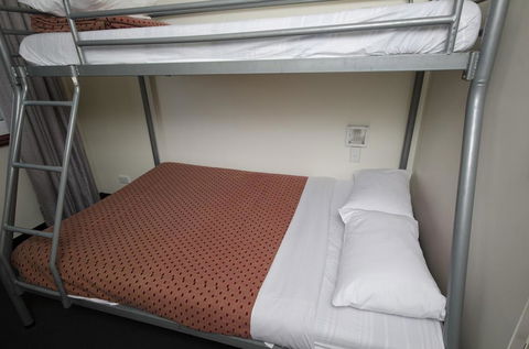Perth City Backpackers Hostel - Note - Valid Passport Required To Check In - Kempsey Accommodation 1