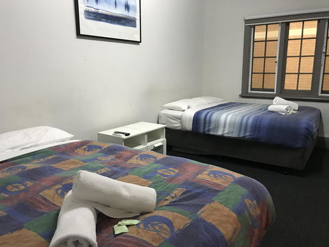 The Emperors Crown Hostel - Kempsey Accommodation 8