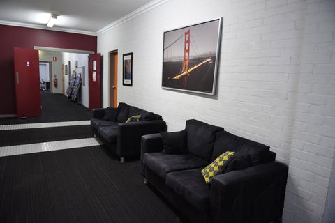 The Emperors Crown Hostel - Kempsey Accommodation 9