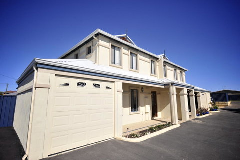 Palm Beach Manor - Kempsey Accommodation 0