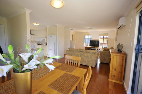 Palm Beach Manor - Kempsey Accommodation 2