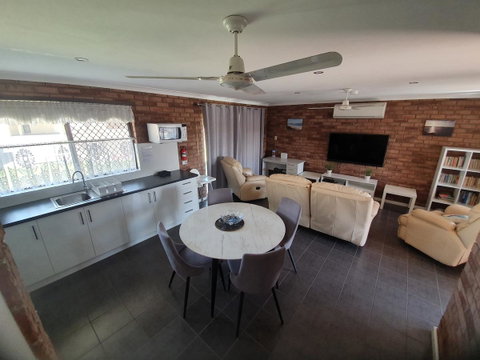 Ocean Beach Chalet 18 - Kempsey Accommodation 3