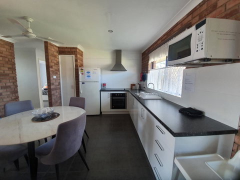 Ocean Beach Chalet 18 - Kempsey Accommodation 2