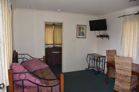 Mount Barker Valley Views Motel & Chalets, Western Australia - Kempsey Accommodation 36