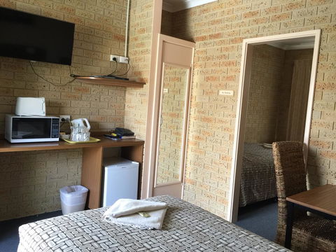 Mount Barker Valley Views Motel & Chalets, Western Australia - Kempsey Accommodation 7