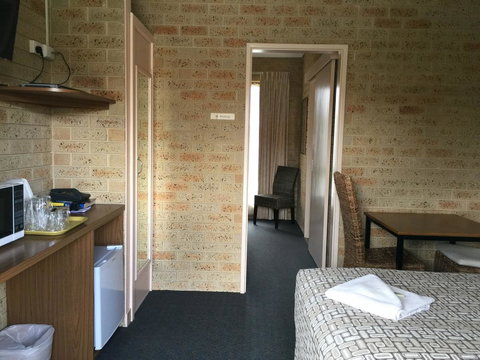 Mount Barker Valley Views Motel & Chalets, Western Australia - Kempsey Accommodation 9