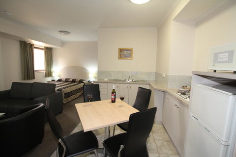 Comfort Inn & Suites Goodearth Perth - Kempsey Accommodation 24