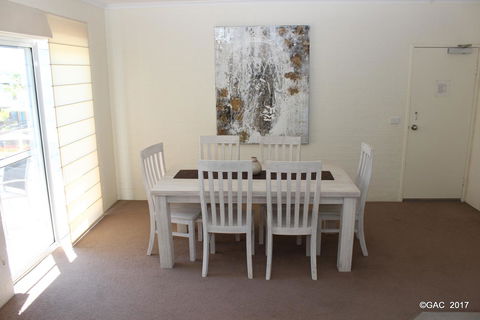 Mollymook Cove Apartments - Kempsey Accommodation 13