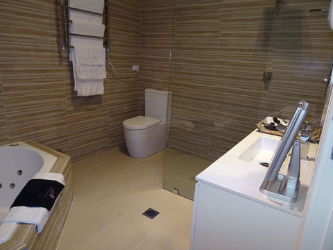 Romanz In The Valley (Luxury B&B) - Kempsey Accommodation 9